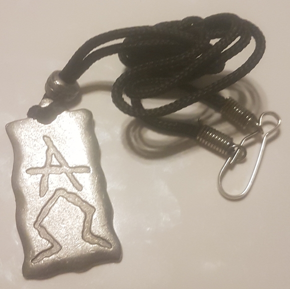 📿 Alpha & Omega Rune Necklace - Picture 1 of 6